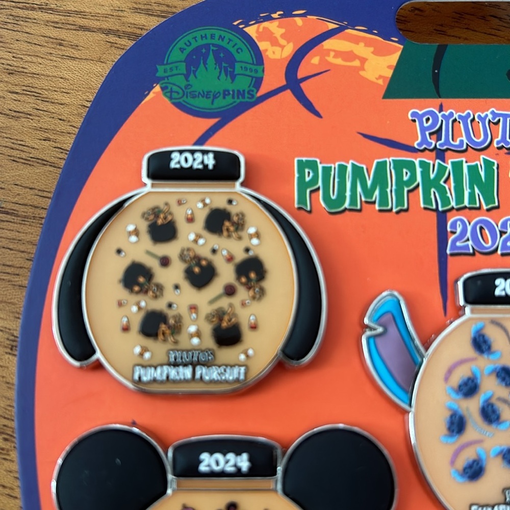 PLUTO'S PUMPKIN PURSUIT 2024
5 PIN SET: PLUTO, STITCH, GOOFY, MICKEY & MINNIE - Picture 2 of 8